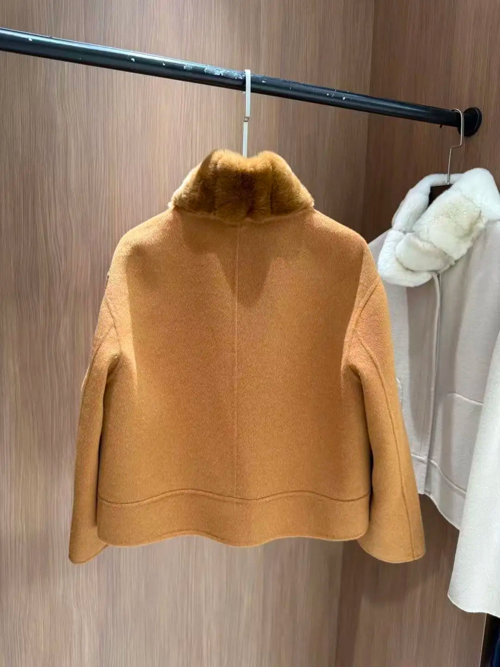 Veste courte femme à col effet fourrure – CLEVI Paris