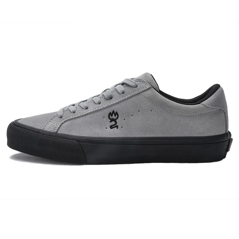 Sneakers de skate unisexes en daim – CLEVI Paris