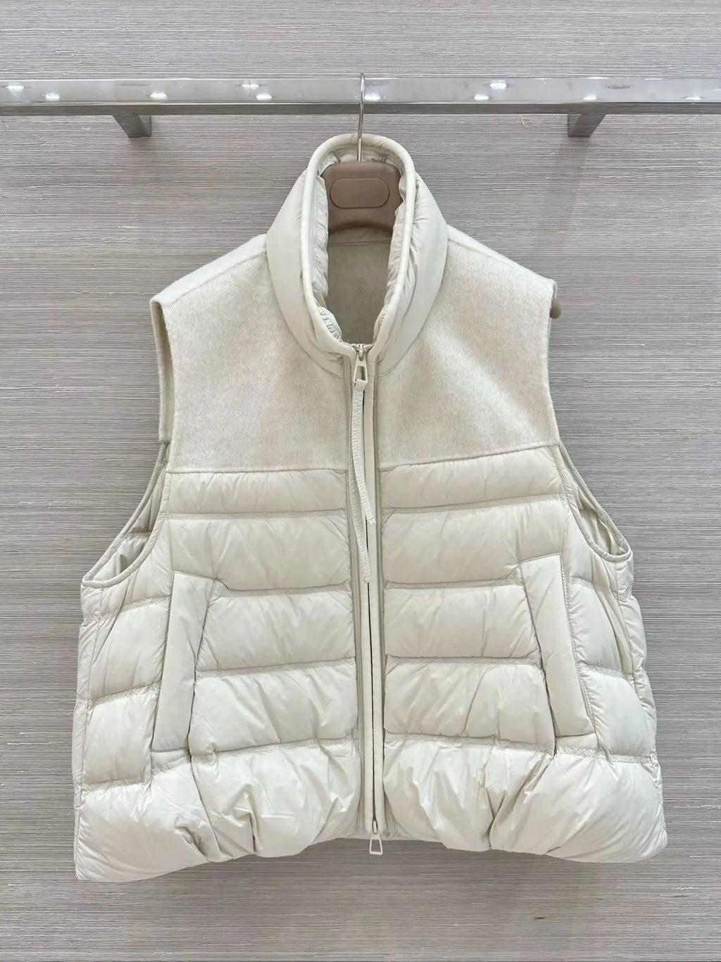 Gilet matelassé femme sans manches à col montant – CLEVI Paris