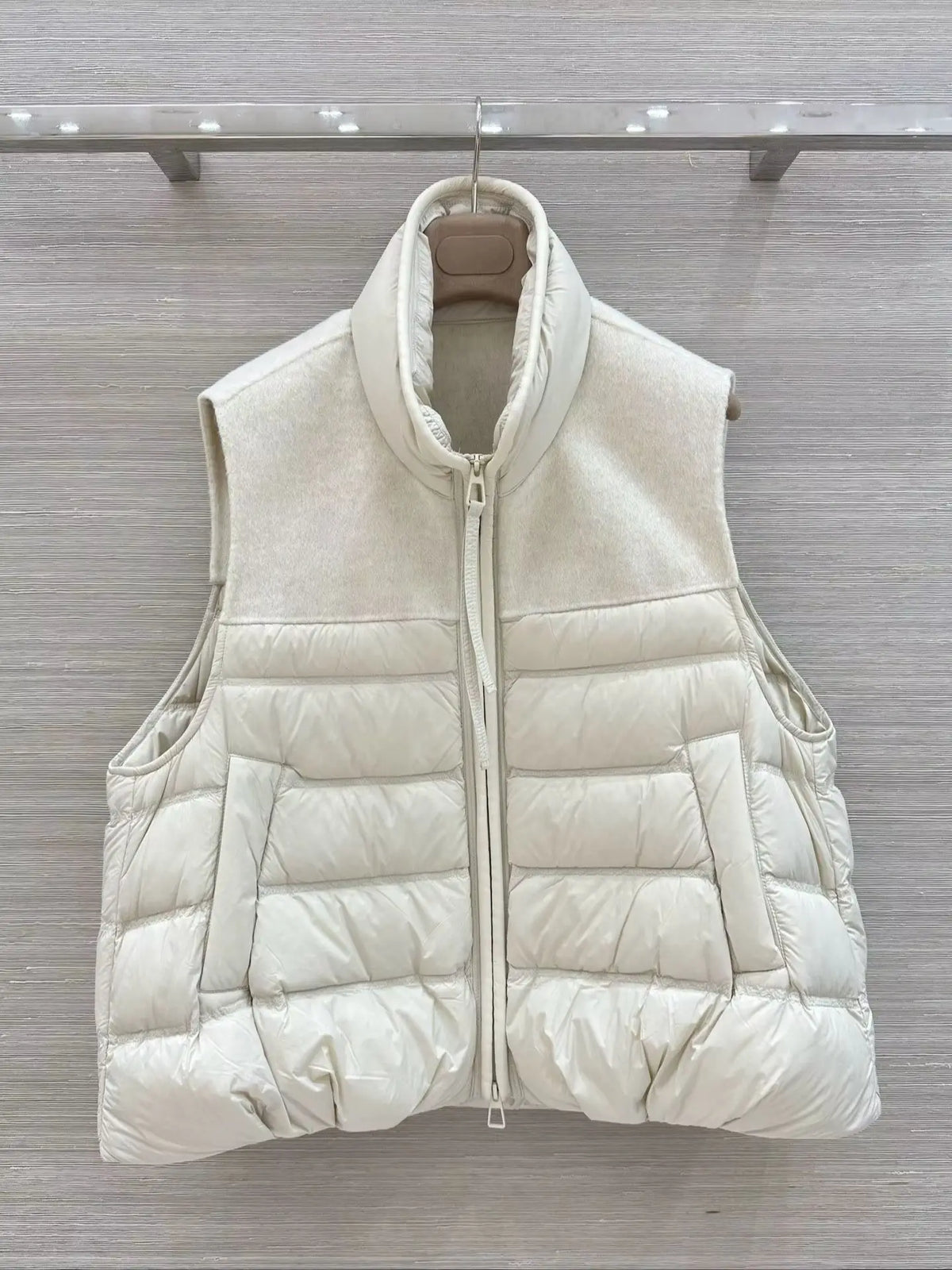 Gilet matelassé femme sans manches à col montant – CLEVI Paris