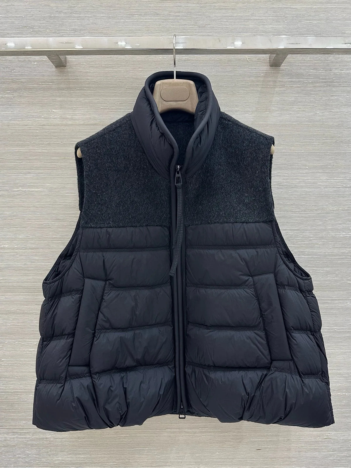 Gilet matelassé femme sans manches à col montant – CLEVI Paris