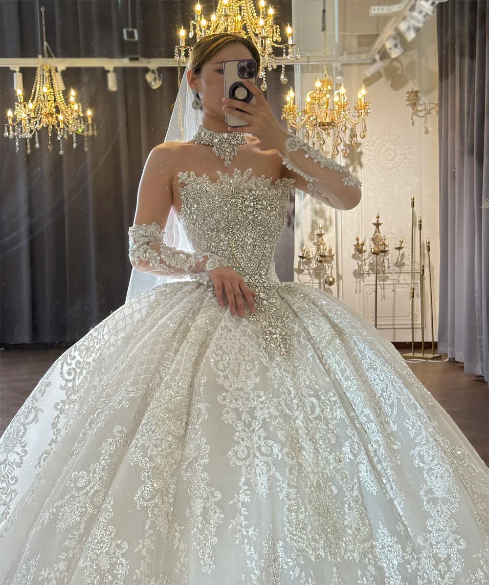 Robe de mariée fleurie épaules dénudées – CLEVI Paris