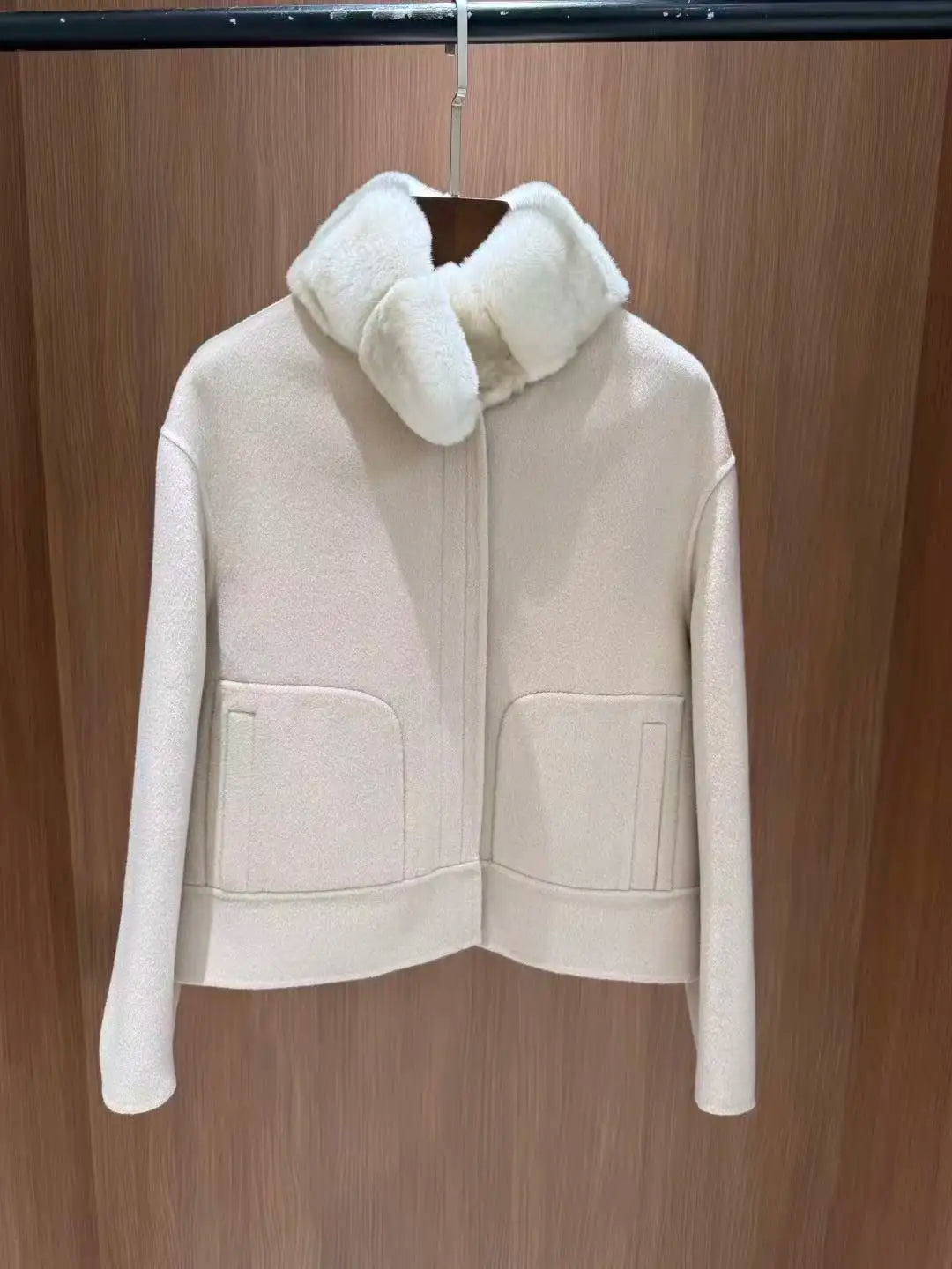 Veste courte femme à col effet fourrure – CLEVI Paris