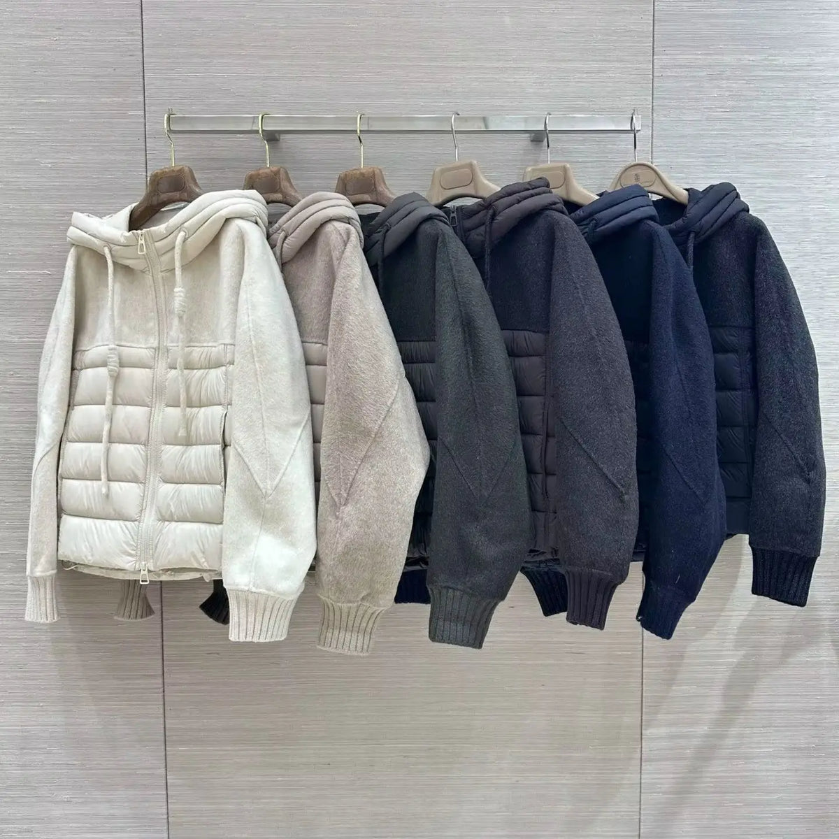 Veste femme à capuche et empiècements matelassés – CLEVI Paris