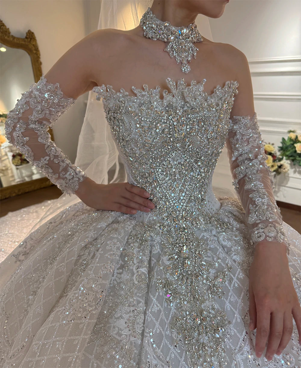 Robe de mariée fleurie épaules dénudées – CLEVI Paris