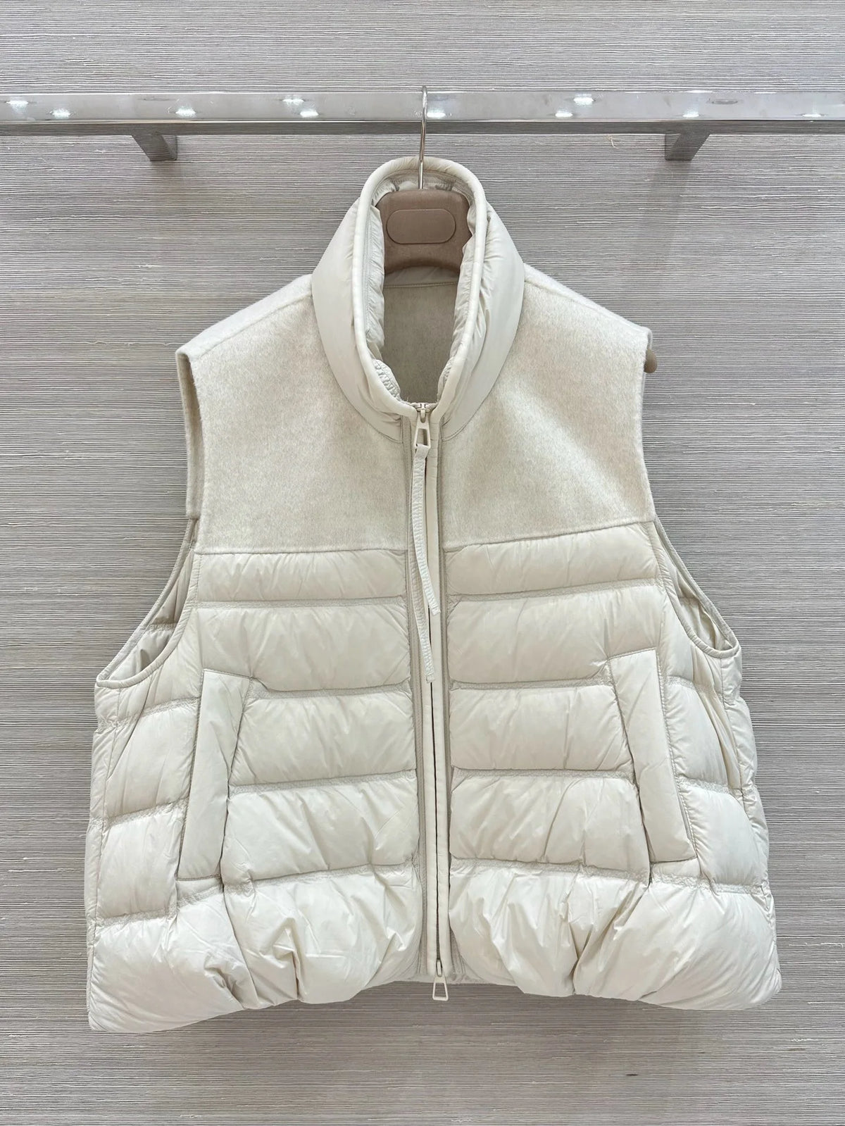 Gilet matelassé femme sans manches à col montant – CLEVI Paris
