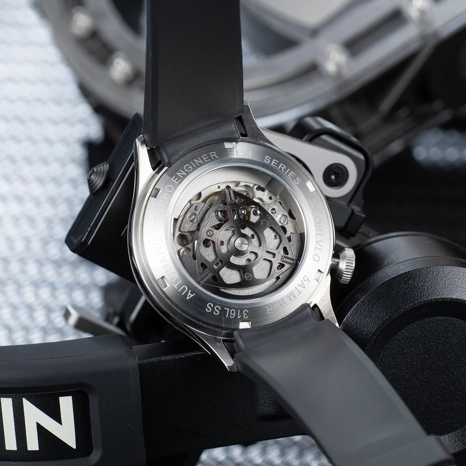 Montre Homme Automatique Cadran Rotor Fibre de Carbone Lumineux Silicone Oblvlo BLM-ROTOR – CLEVI Paris