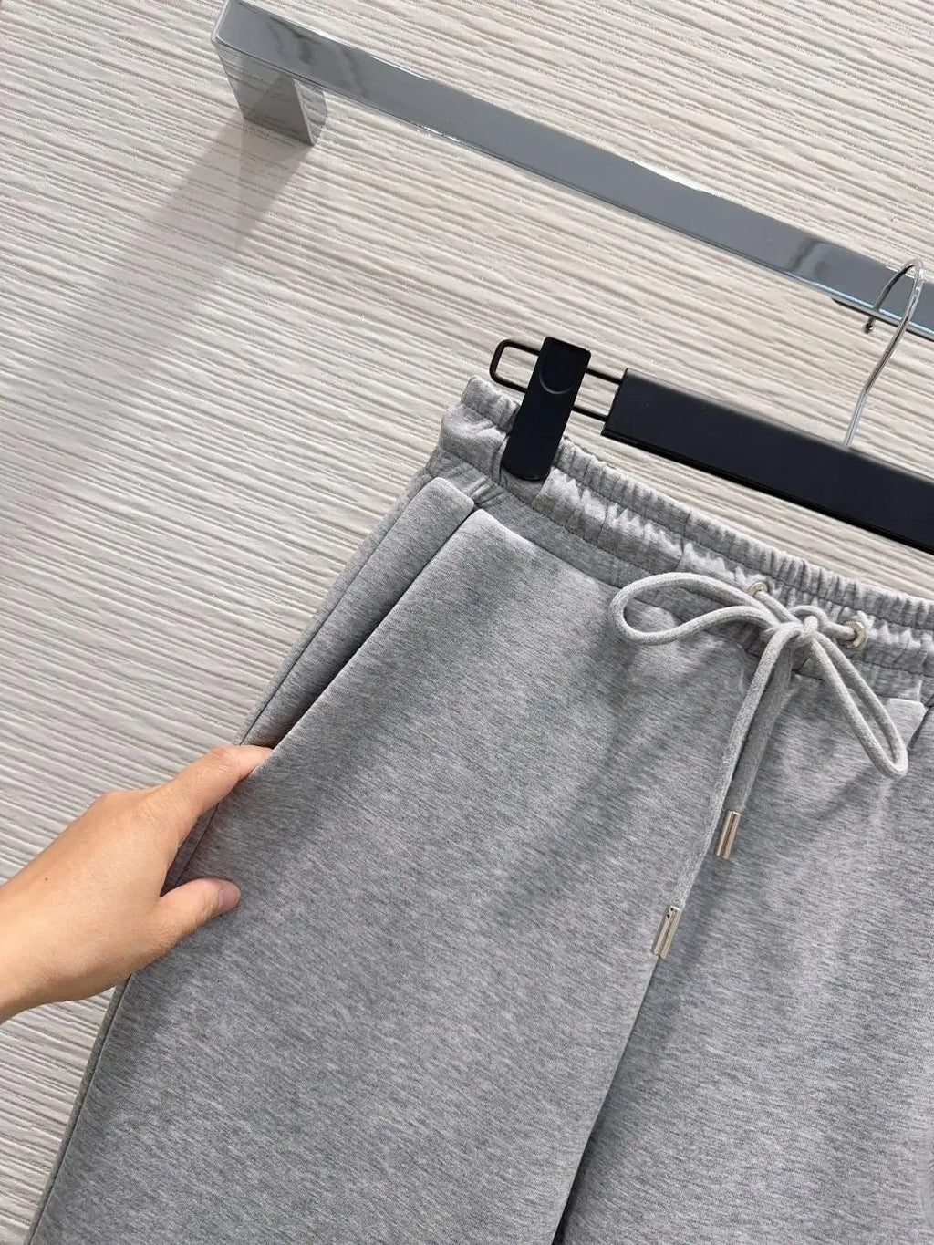 Ensemble femme brodé sweat et pantalon – CLEVI Paris