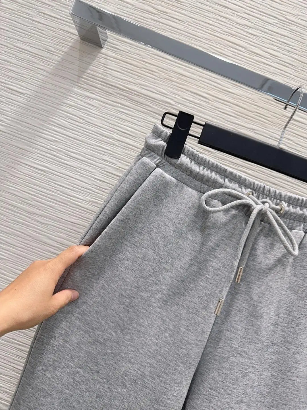 Ensemble femme brodé sweat et pantalon – CLEVI Paris