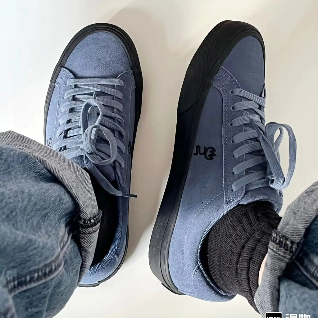 Sneakers de skate unisexes en daim – CLEVI Paris