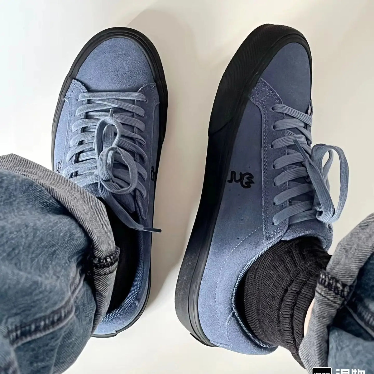 Sneakers de skate unisexes en daim – CLEVI Paris