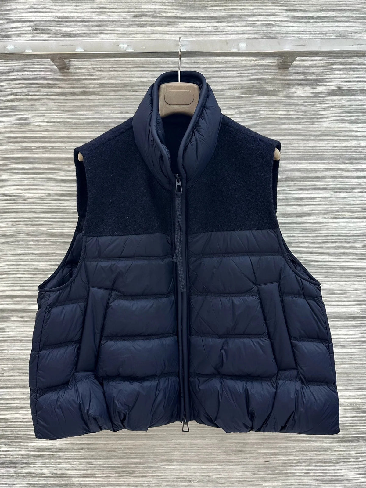 Gilet matelassé femme sans manches à col montant – CLEVI Paris