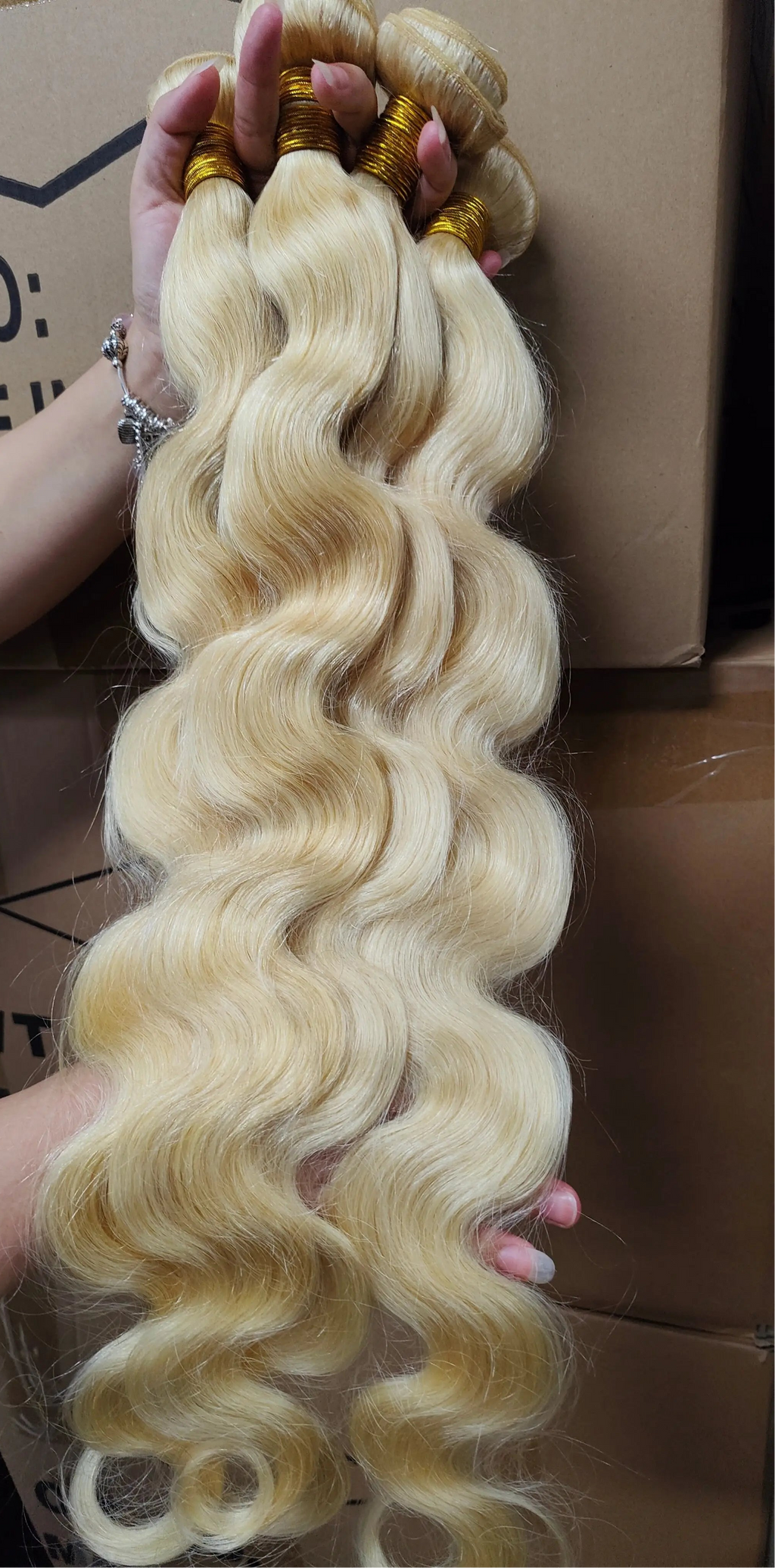 Bundles Body Wave blond 613, cheveux humains – CLEVI Paris