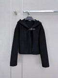 Veste femme en cachemire à capuche et boucle – CLEVI Paris