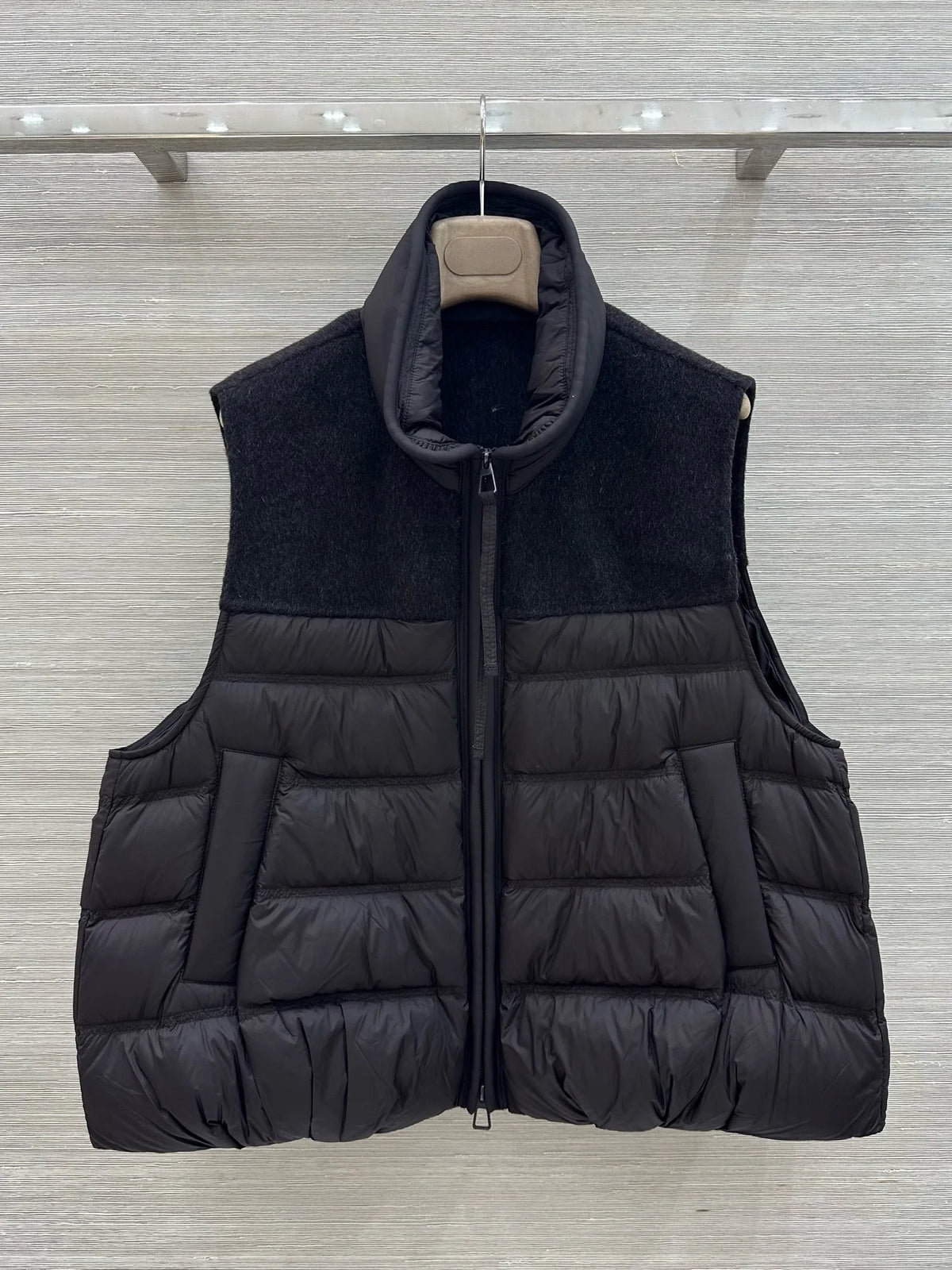 Gilet matelassé femme sans manches à col montant – CLEVI Paris