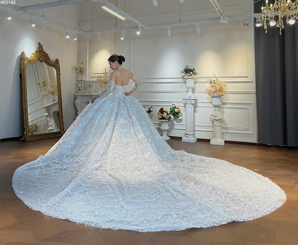 Robe de mariée fleurie épaules dénudées – CLEVI Paris