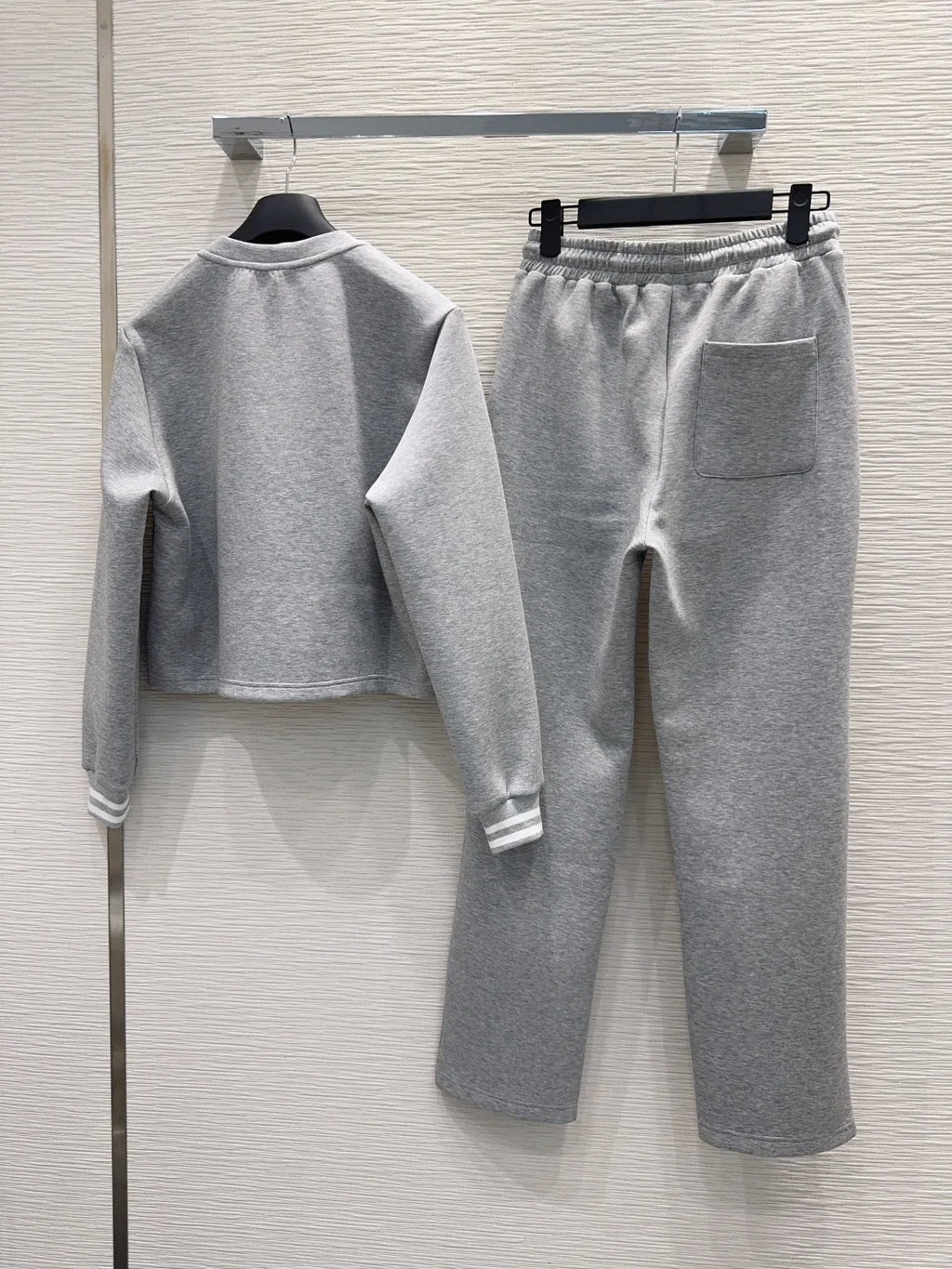 Ensemble femme brodé sweat et pantalon – CLEVI Paris