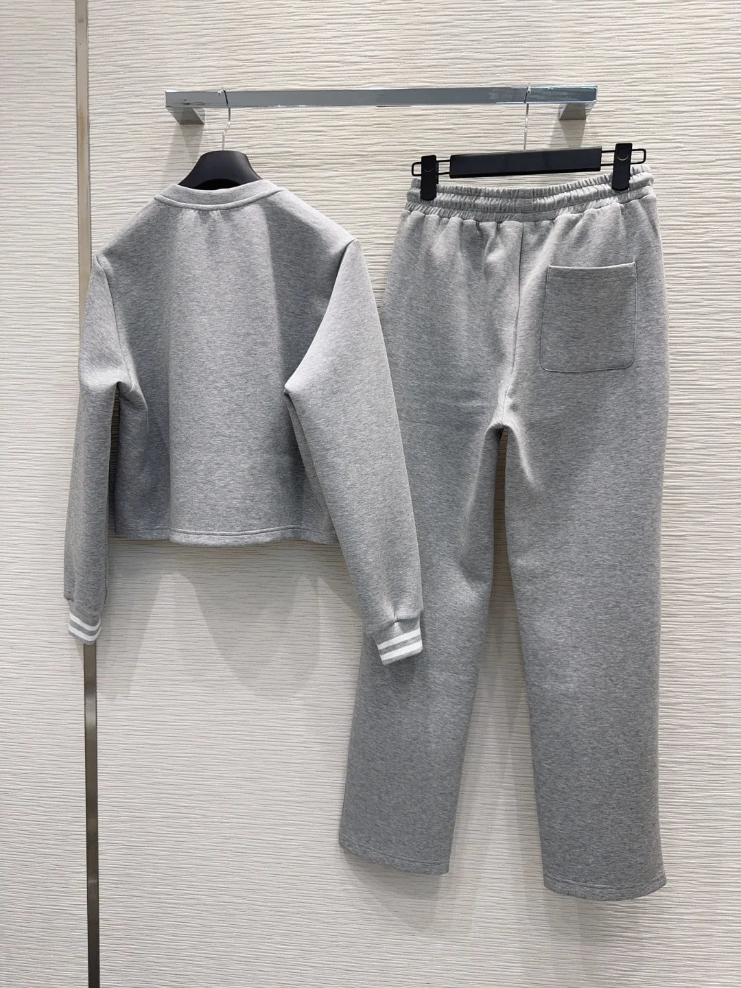 Ensemble femme brodé sweat et pantalon – CLEVI Paris
