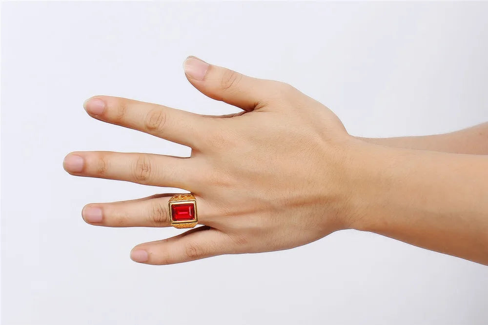Bague homme carrée dorée effet rubis – CLEVI Paris