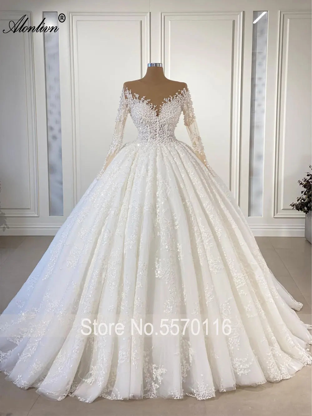 Robe de mariée en organza, col V et dentelle – CLEVI Paris