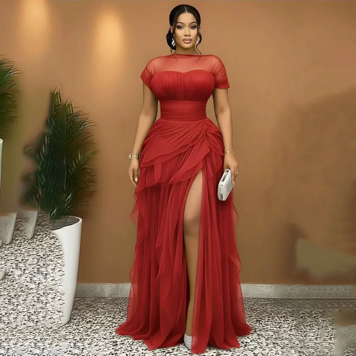 Robe de soirée longue étagée en dentelle – CLEVI Paris