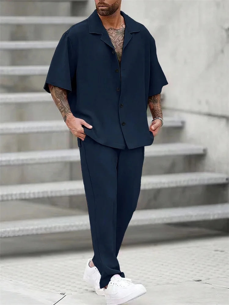 Ensemble 2 Pièces Homme Chemise Imprimée 3D Col Cranté + Pantalon Casual Voyage – 26 Motifs, S à 2XL – CLEVI Paris