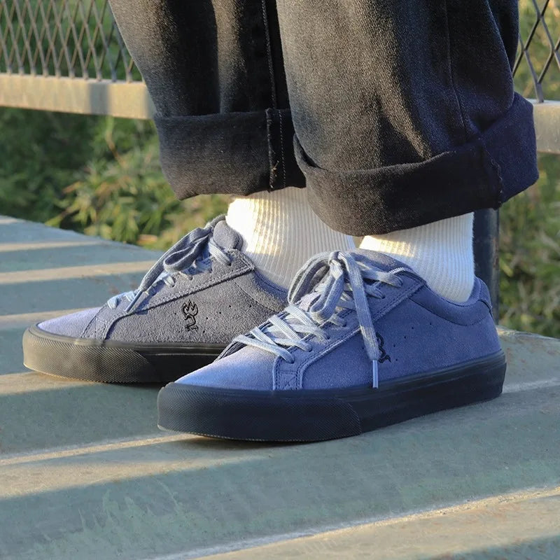 Sneakers de skate unisexes en daim – CLEVI Paris
