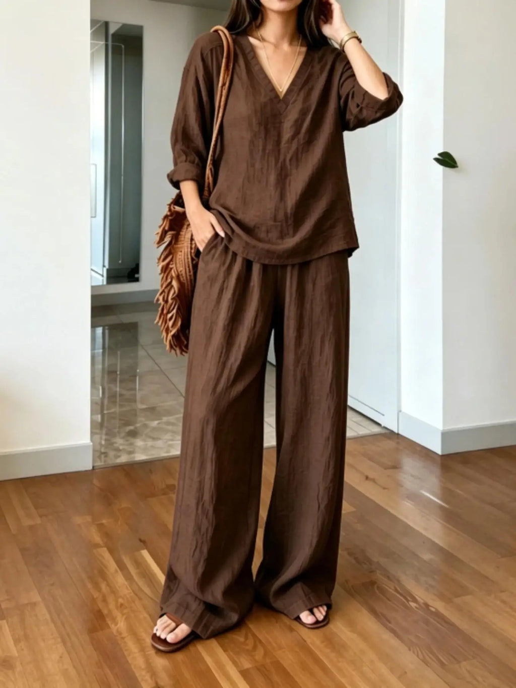 Ensemble femme col V et pantalon large uni – CLEVI Paris