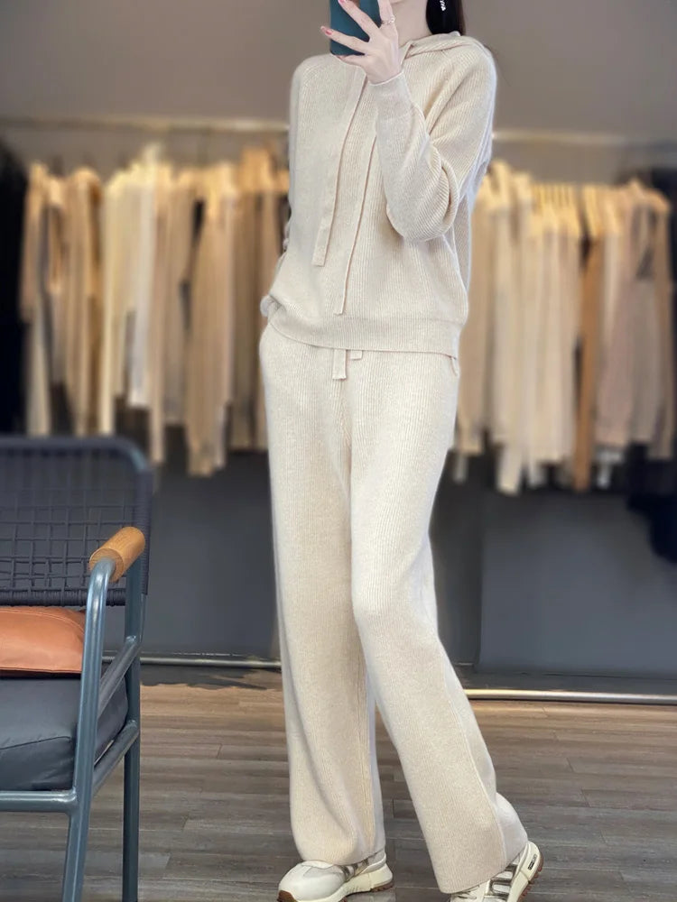 Ensemble femme en laine à capuche et pantalon – CLEVI Paris