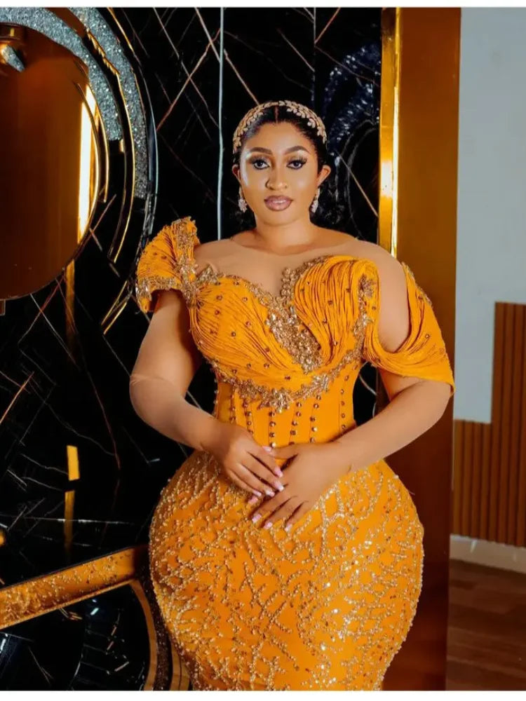 Robe sirène satinée dos nu à paillettes – CLEVI Paris