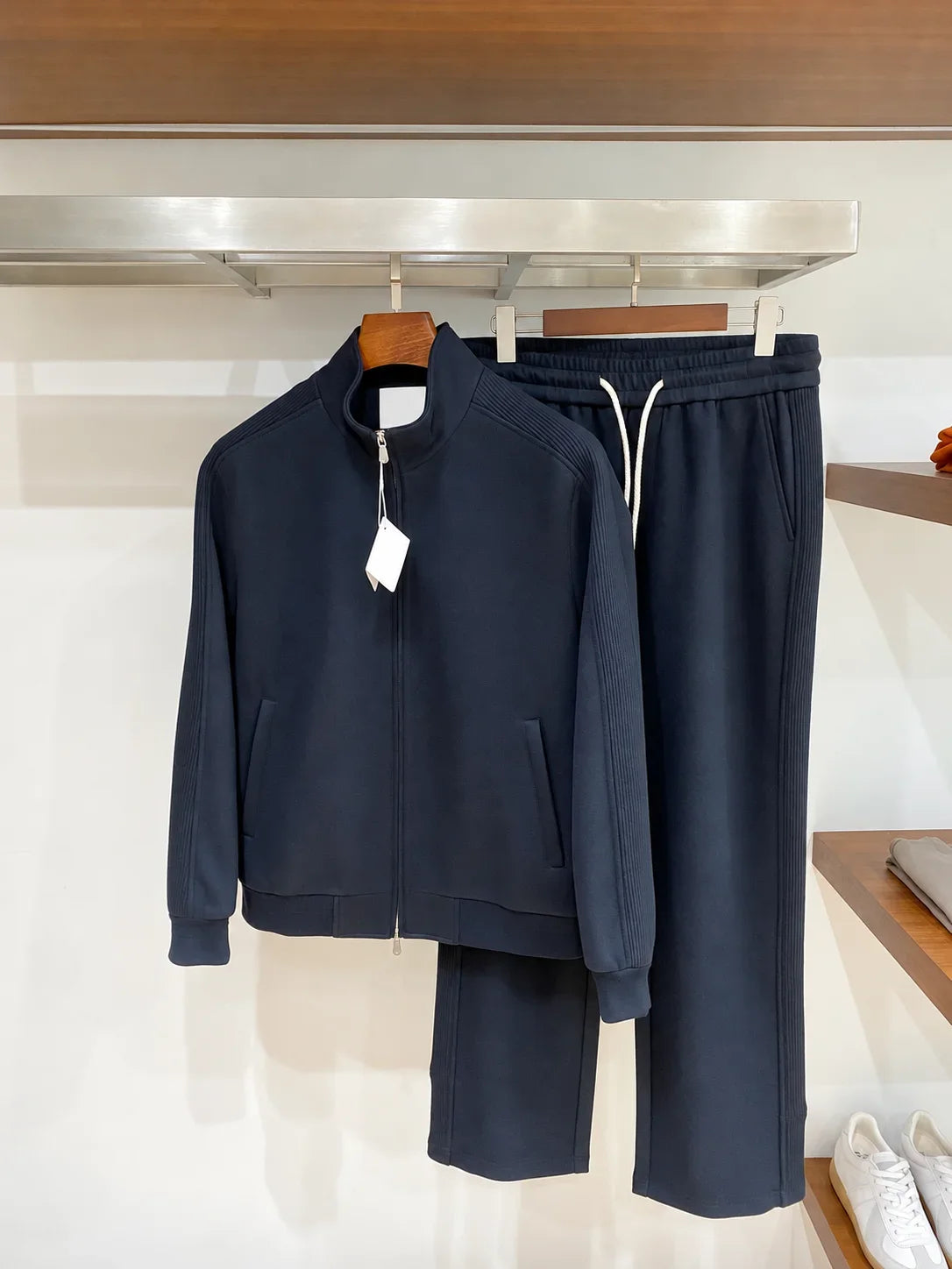 Ensemble homme veste zippée et pantalon – CLEVI Paris