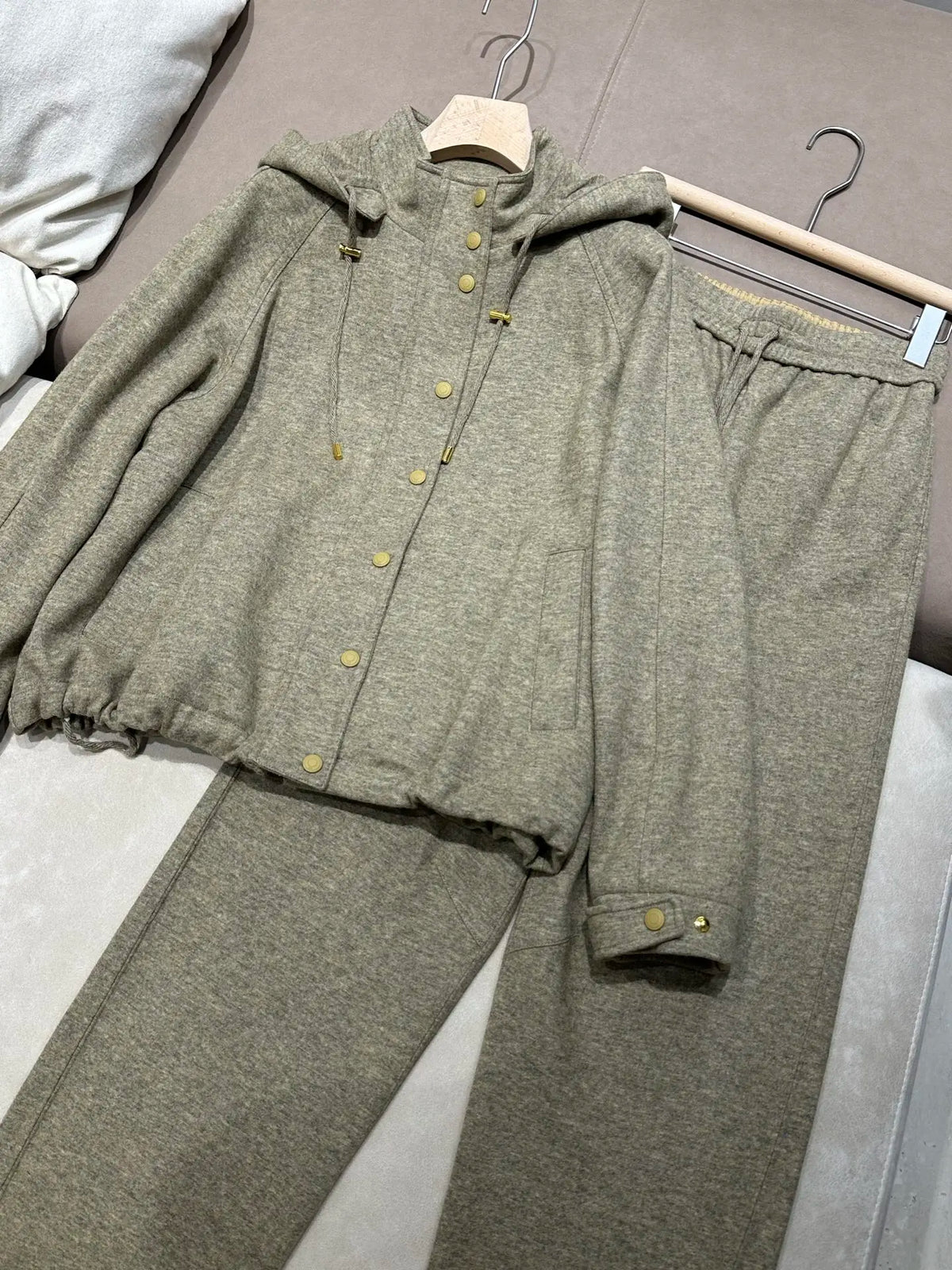 Ensemble femme veste à capuche et pantalon – CLEVI Paris