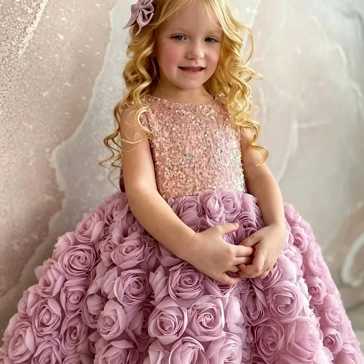 Robe de cérémonie fille à fleurs et sequins – CLEVI Paris