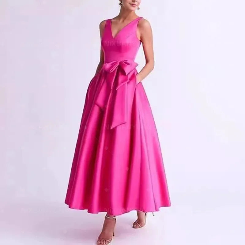Robe de mariée satinée ligne A col V – CLEVI Paris