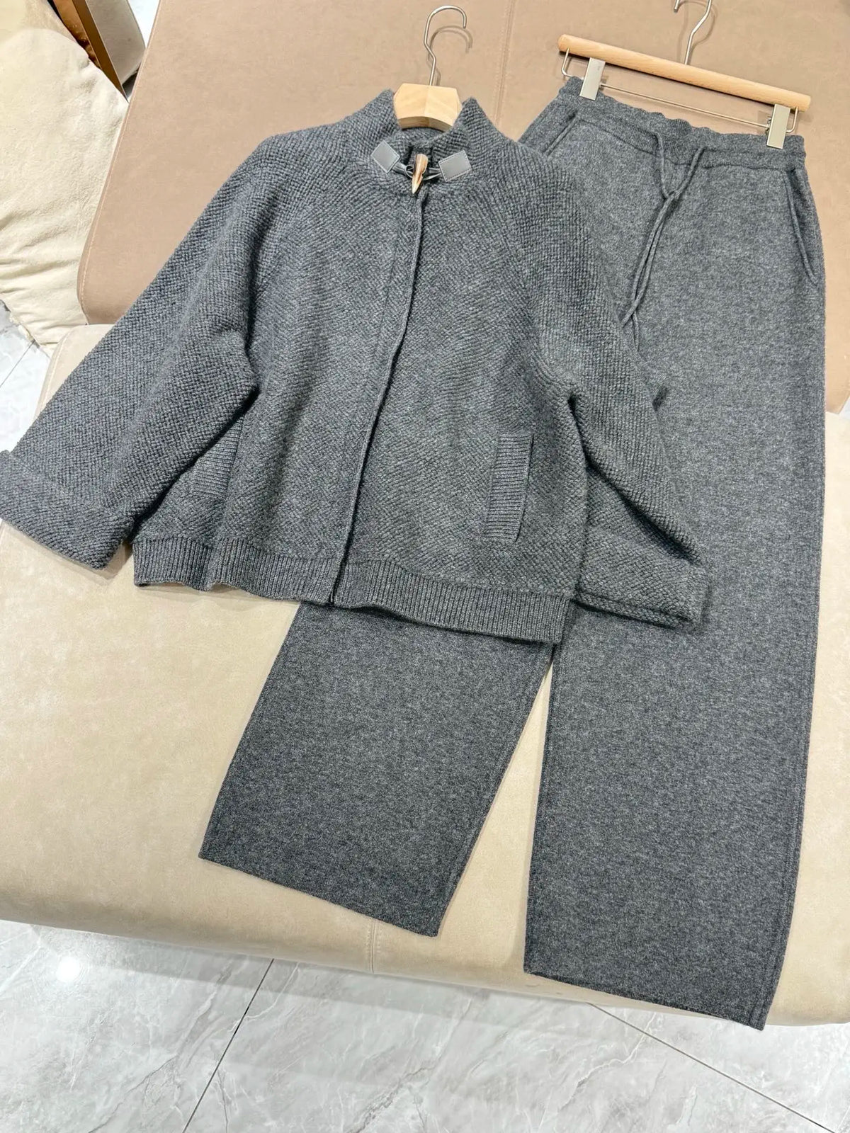 Cardigan femme en maille, option ensemble – CLEVI Paris