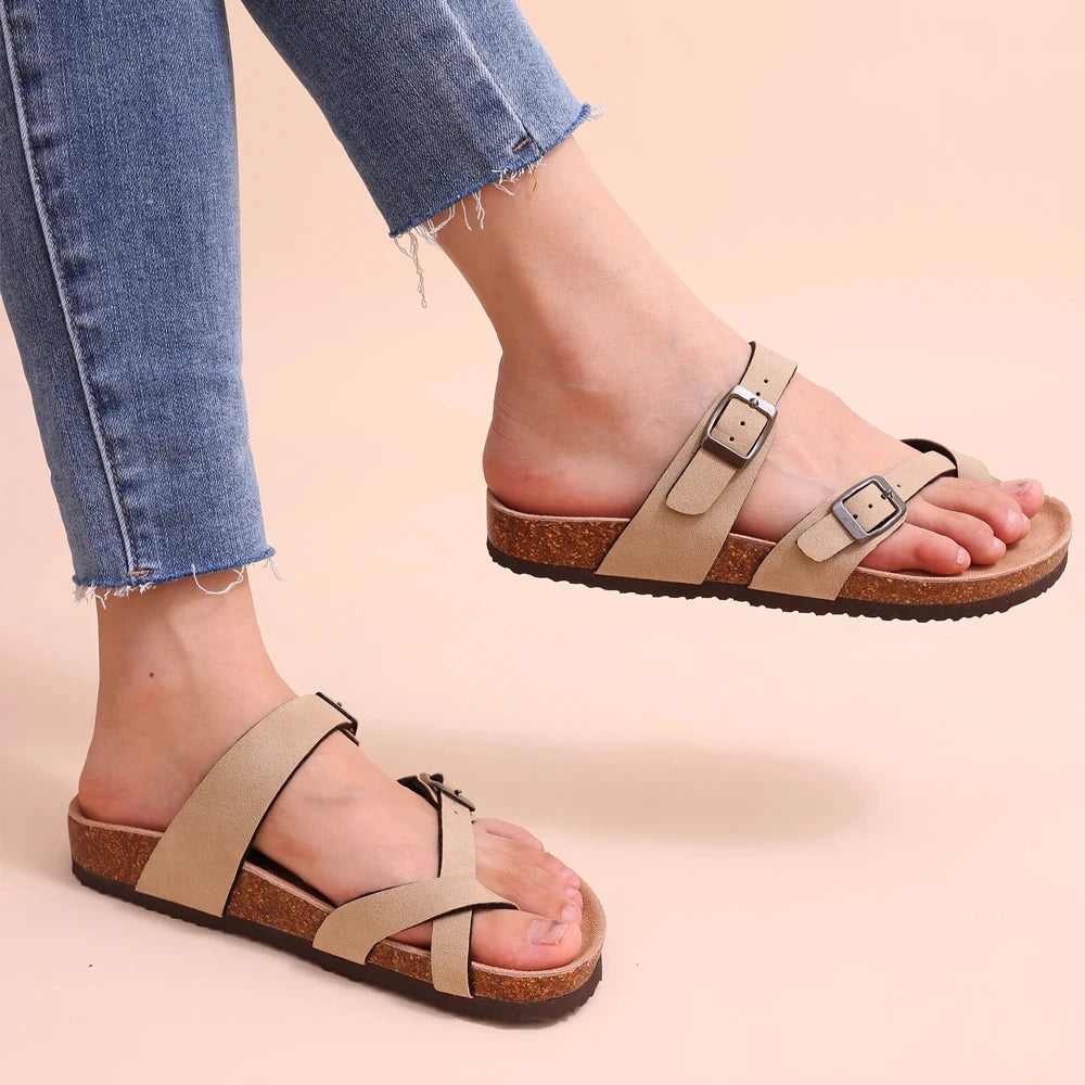 Mules femme aspect daim à boucle réglable – CLEVI Paris