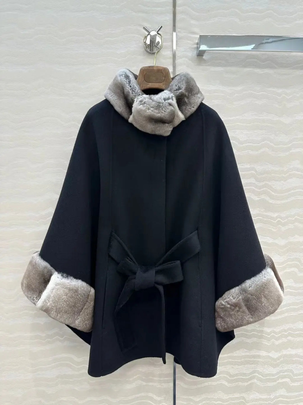 Manteau cape femme en cachemire ceinturé – CLEVI Paris