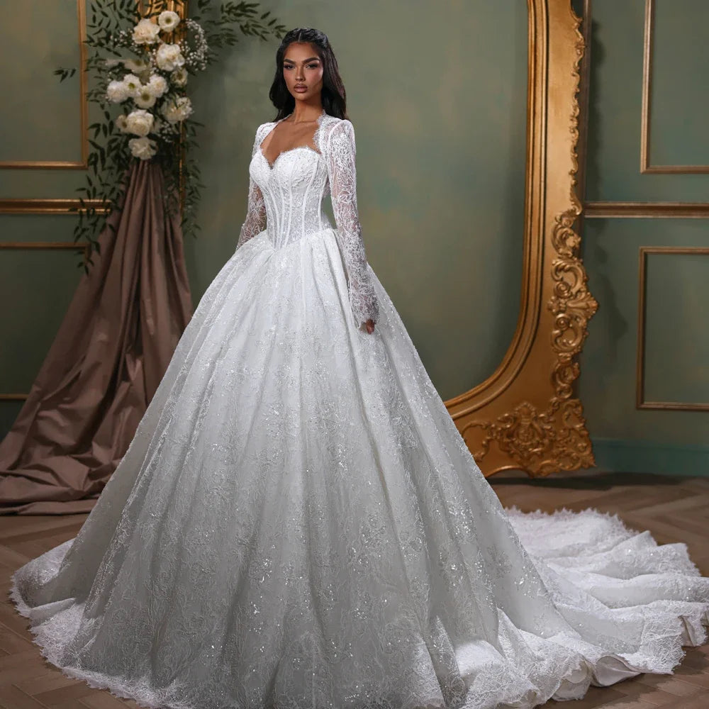 Robe de mariée en dentelle avec veste – CLEVI Paris
