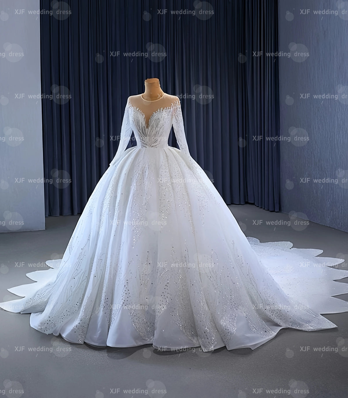 Robe de mariée princesse à cristaux et sequins – CLEVI Paris