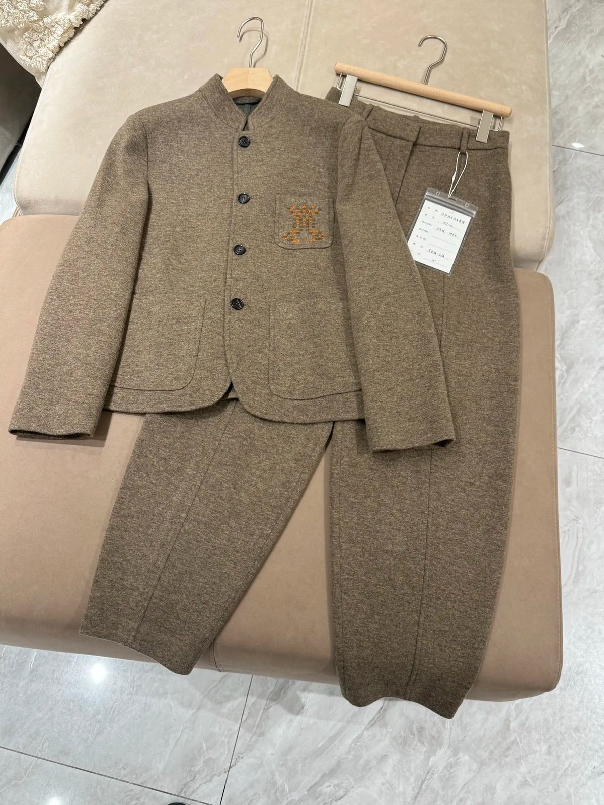 Ensemble femme veste col montant et pantalon – CLEVI Paris