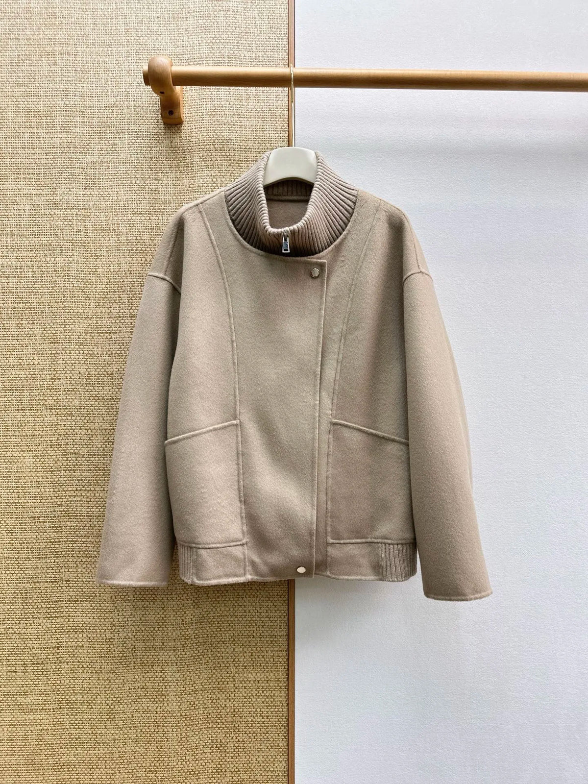 Veste femme en laine à col montant côtelé – CLEVI Paris