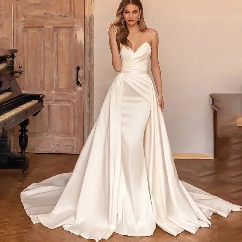 Robe de mariée sirène en satin sans manches – CLEVI Paris