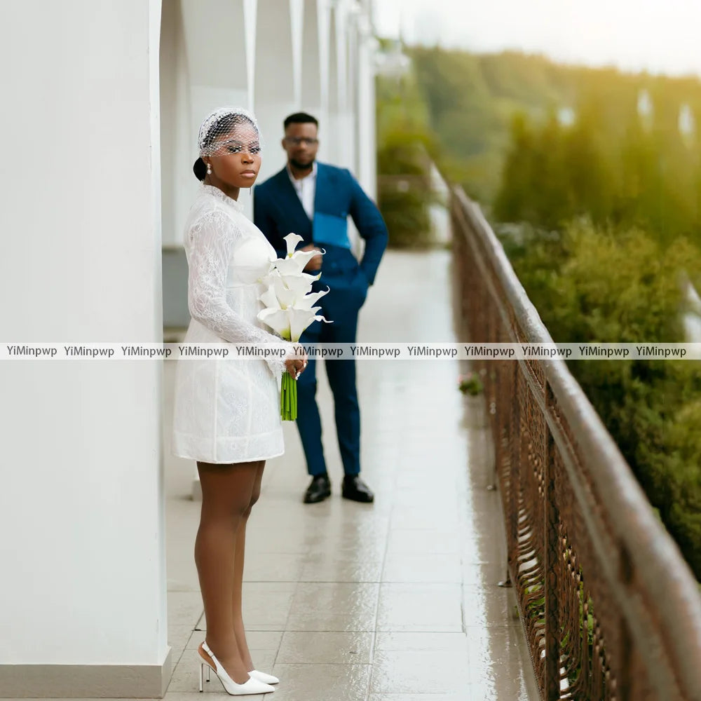 Robe de mariée courte en dentelle et tulle – CLEVI Paris