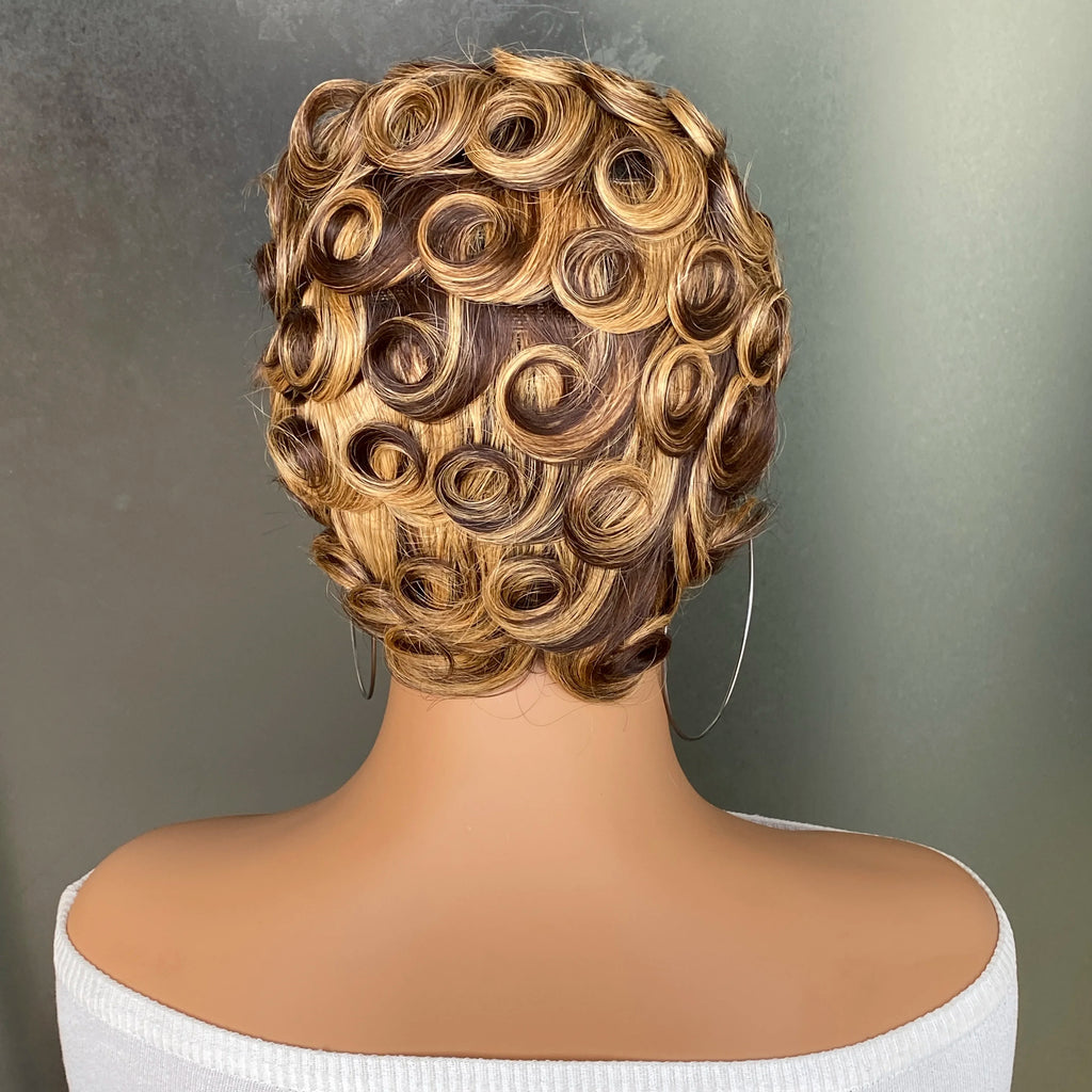 Perruque Pixie Cut Chioma Curly Wavy Highlight Cheveux Humains Brésiliens 150% 4 Teintes 6 Pouces – CLEVI Paris