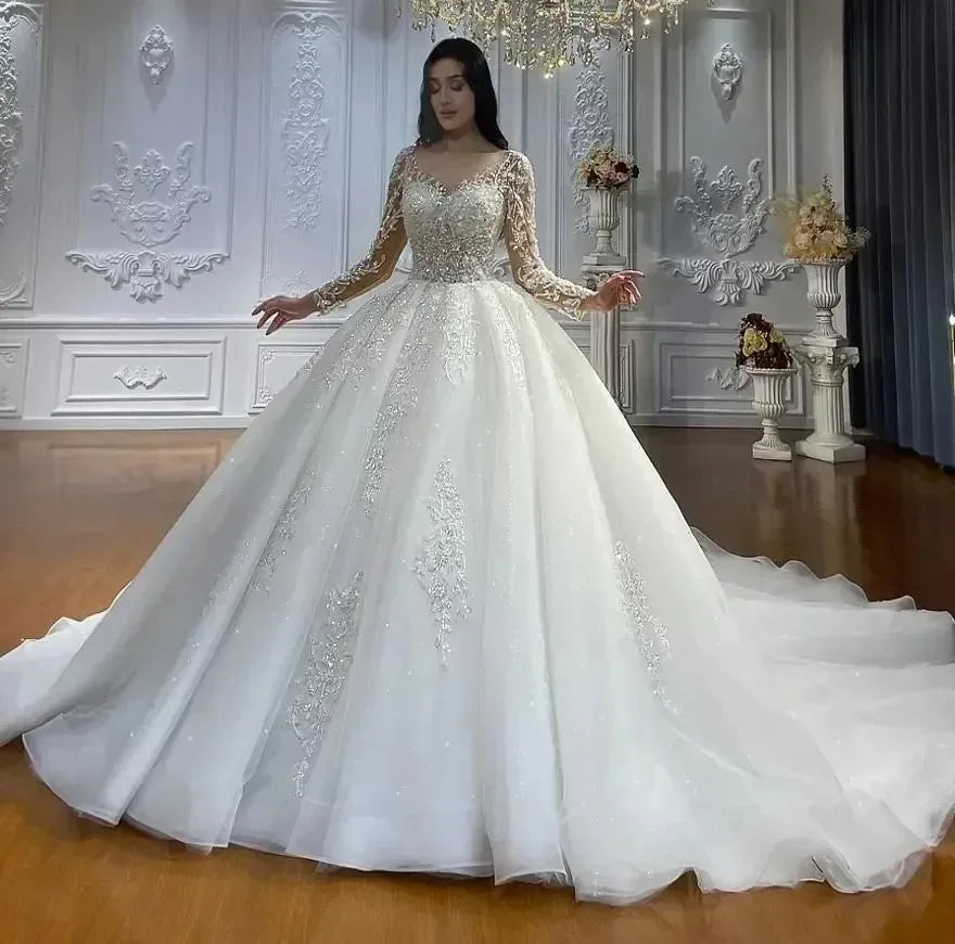 Robe de mariée perlée à manches longues – CLEVI Paris
