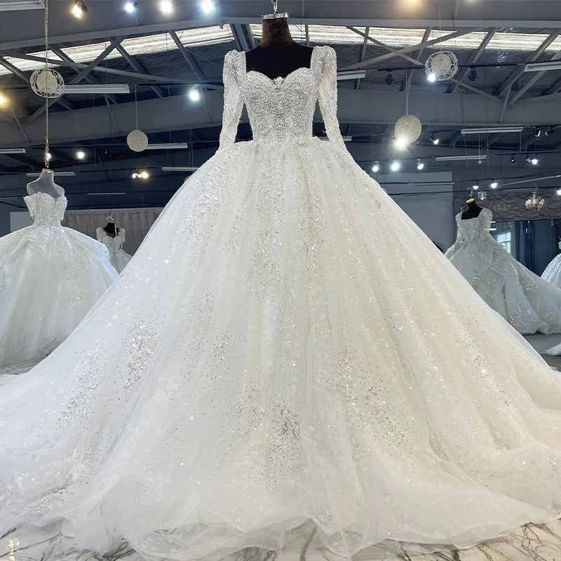 Robe de mariée en organza à col carré – CLEVI Paris