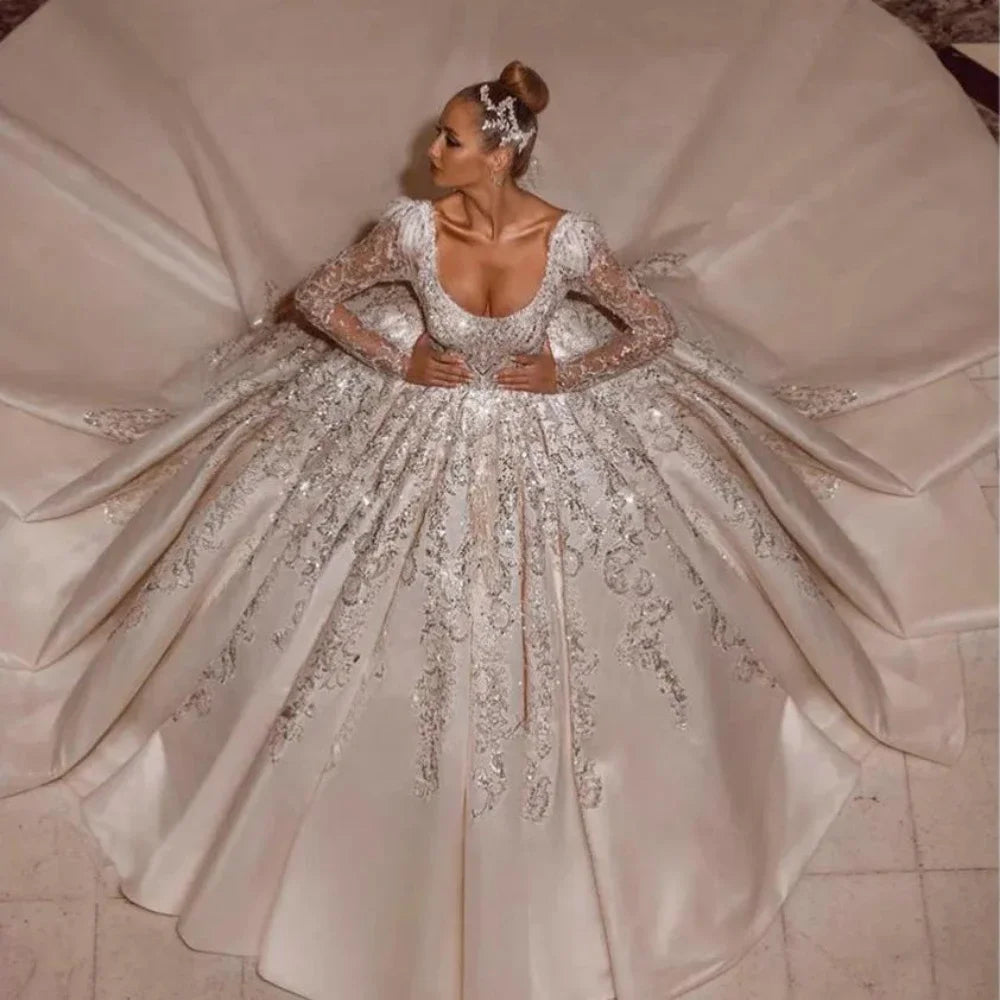 Robe de mariée en tulle à col carré – CLEVI Paris