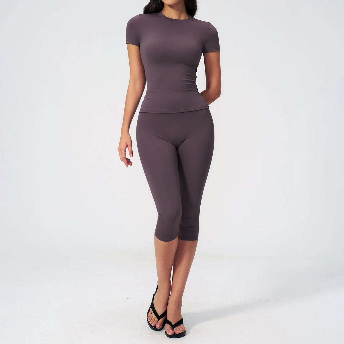 Ensemble yoga femme brassière et legging capri – CLEVI Paris