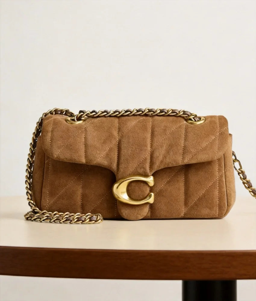 Sac femme matelassé à rabat et chaîne – CLEVI Paris