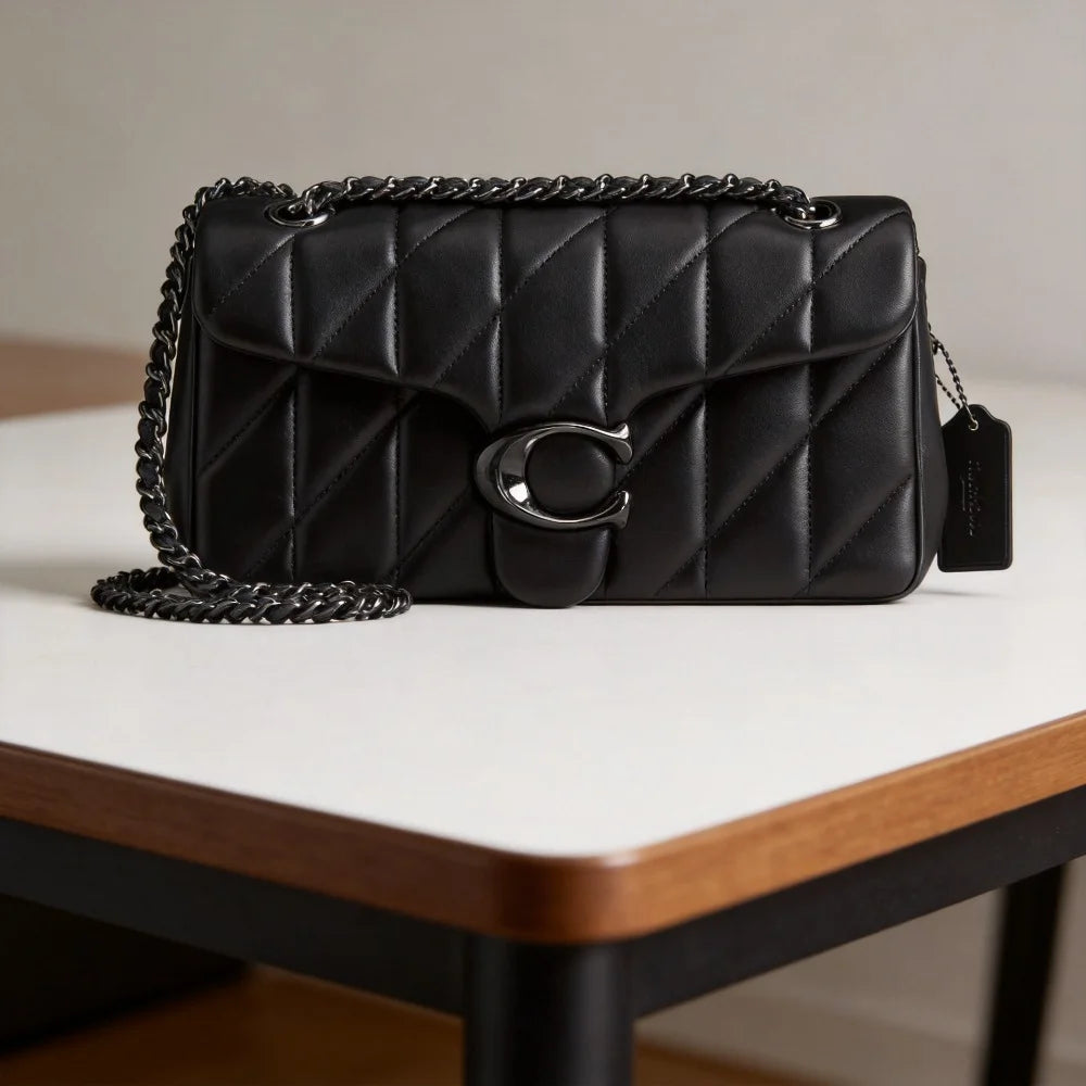 Sac femme matelassé à rabat et chaîne – CLEVI Paris